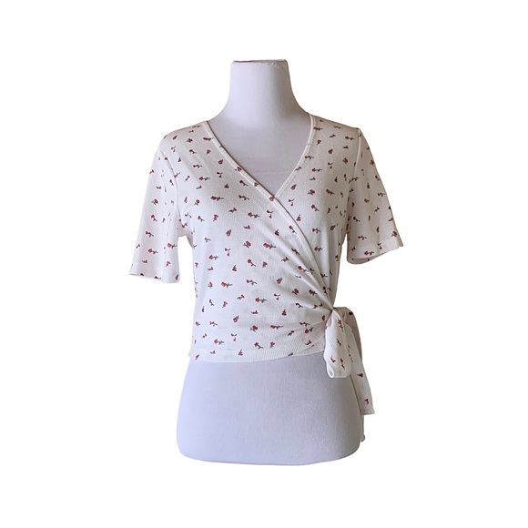 bershka floral print wrap top in white 💐 - Picture 4 of 9
